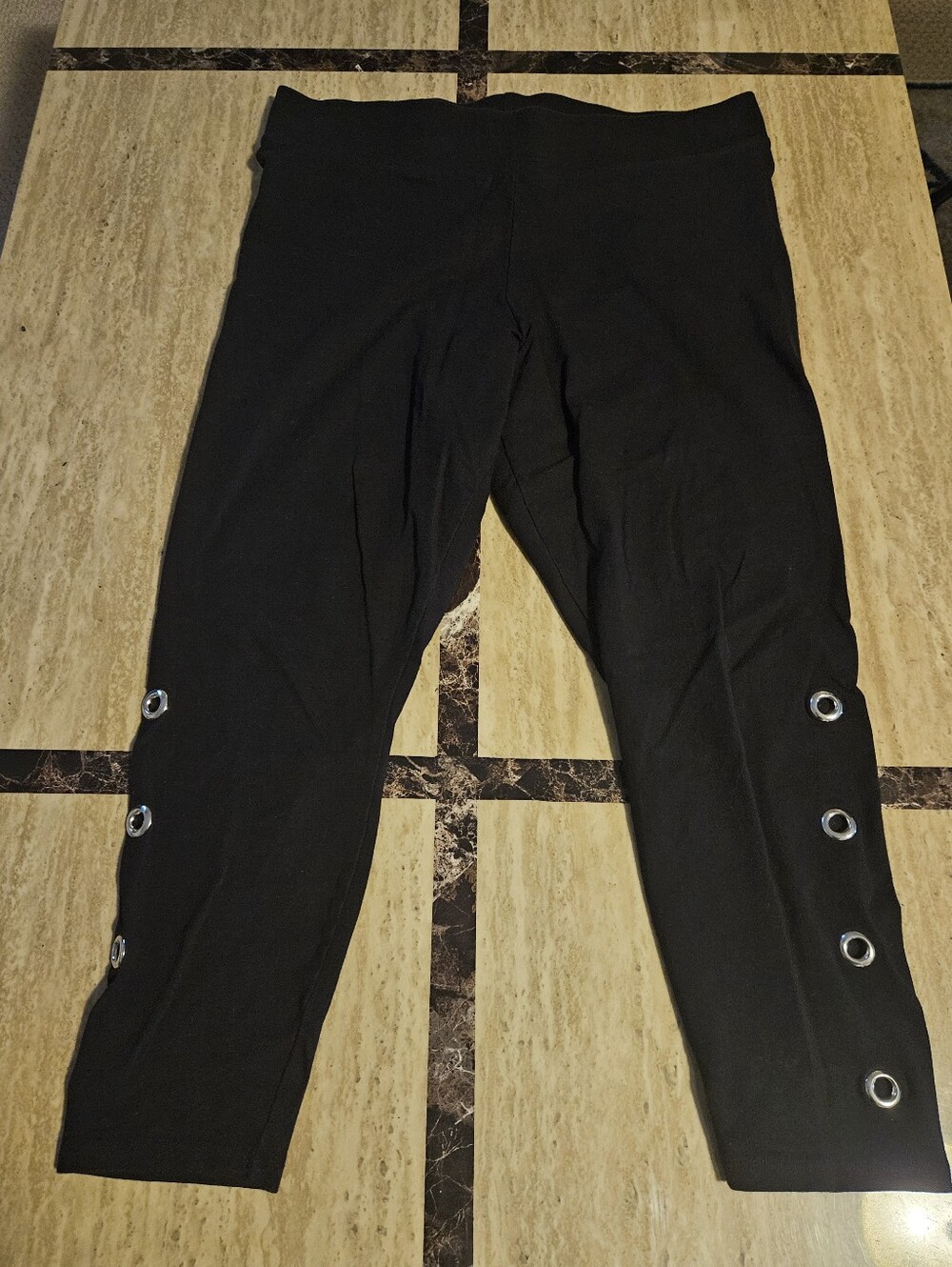 Torrid Black Capri Leggings with Silver Eyelet Detail Size 1